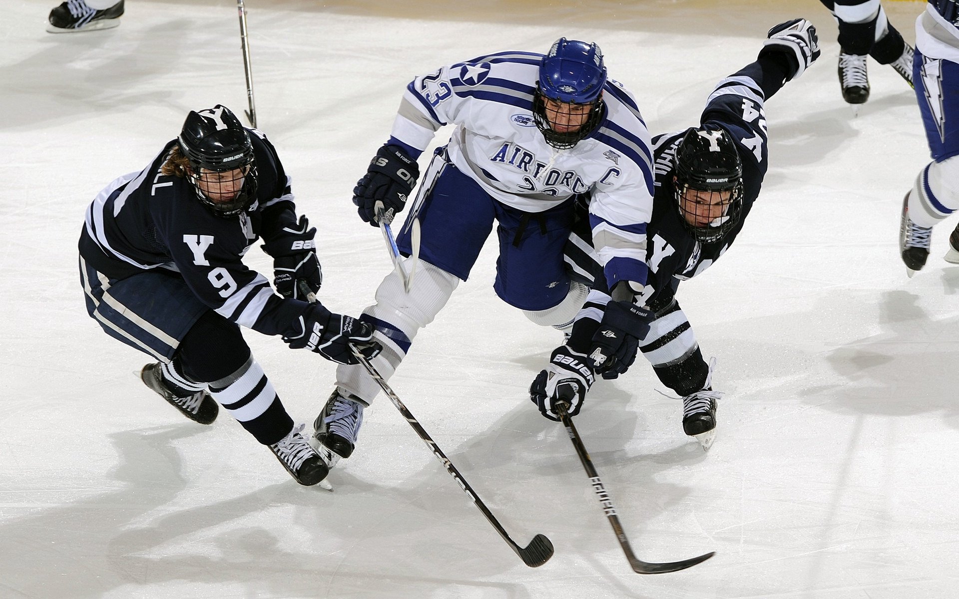 伊朗队加速新老交替，国际足球冠军竞争成赛前焦点